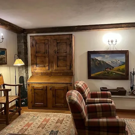 Monte Bianco Elegant Courmayeur Apartment *